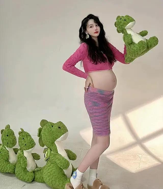 赵本山女儿怀孕 8 个月晒孕期写真，花上百万买婴儿衣物 - 2