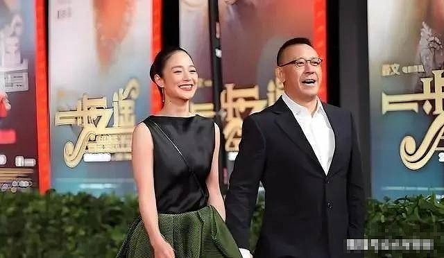 隐瞒了我们30年，原来她就是姜武的妻子，兄弟俩的审美差距真大！ - 12