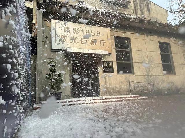《一闪一闪亮星星》的“下雪场”引热议，有影院选择在影厅外“下雪” - 3