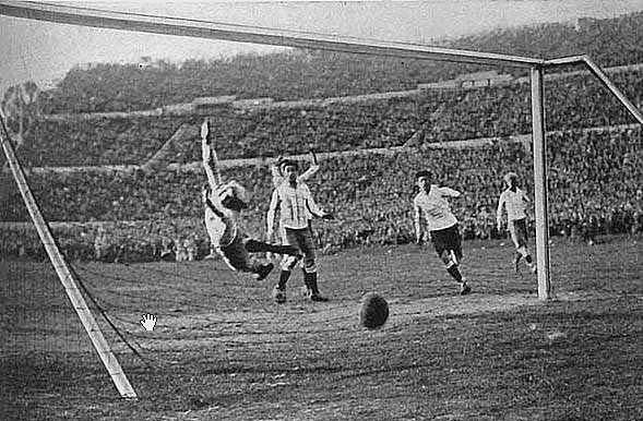 1930世界杯囧事：穿西装戴领带执法决赛的裁判，会诡异邪术 - 11