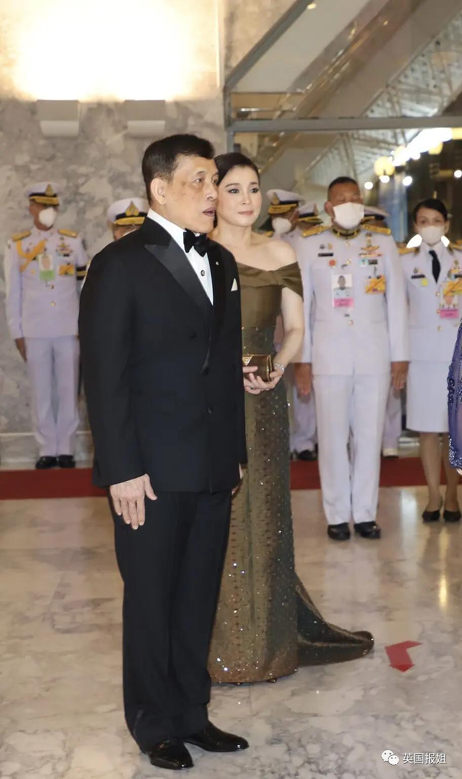 泰国 42 岁二王子流亡海外近 30 年后突然回国，想夺王位？ - 40