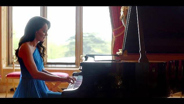 41 岁凯特王妃意外“亮相”欧歌赛，弹钢琴惊艳观众，被赞如此高贵 - 5