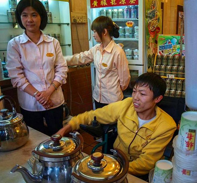 广州义丐：汶川地震后，18岁小乞丐捐款185元，如今创业成功逆袭 - 19
