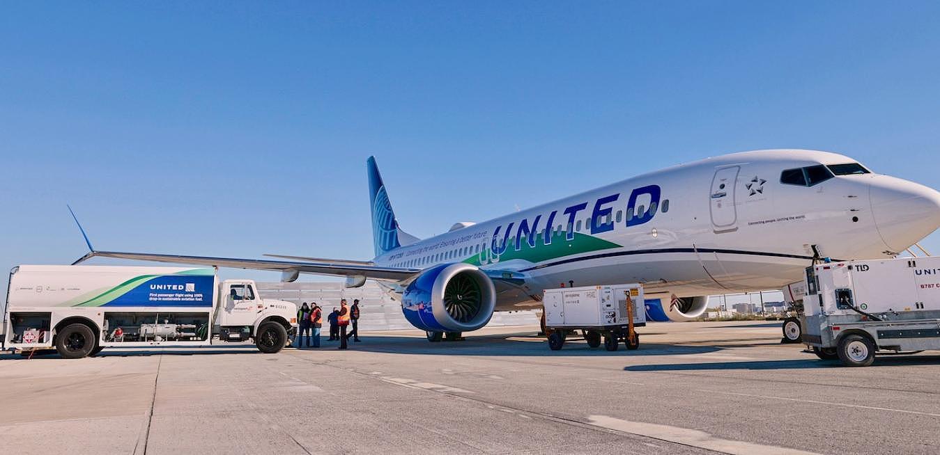 芝加哥至华盛顿特区的航班在一台发动机中使用 100% 可持续燃料 - 2