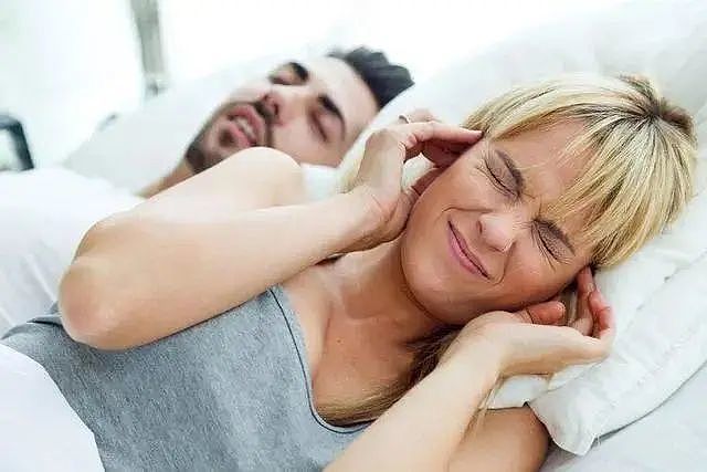 为什么过了50岁的夫妻最好分床睡？原因有三点 - 3
