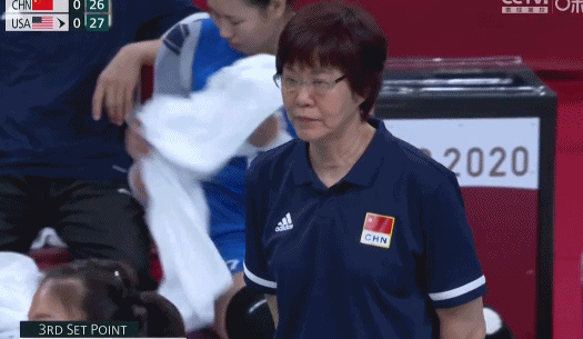中国女排第二局22-25再负美国 队长朱婷这表情.. - 11