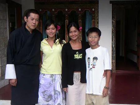 亚洲颜值天花板的不丹王室，一生爱一人的故事是真的吗 - 145