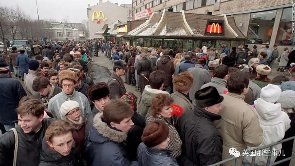 俄罗斯麦当劳关门，他们开始疯狂囤汉堡，塞满整个冰箱， 连代购都出现了… - 11