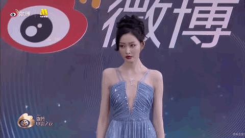 女明星红毯一同框，内娱就要大地震 - 1