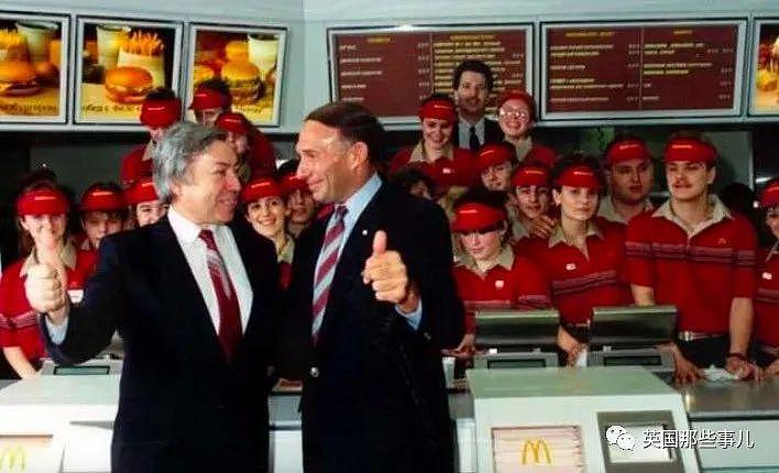 俄罗斯麦当劳关门，他们开始疯狂囤汉堡，塞满整个冰箱， 连代购都出现了… - 14