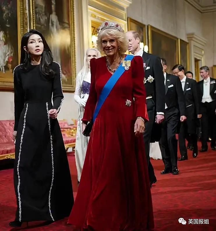 英王室为韩总统办奢华国宴！最抢镜的是凯特王妃的红衣美腿 - 38