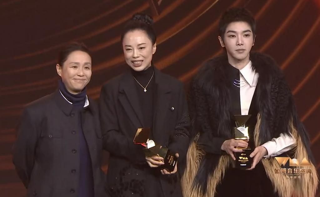 微博音乐盛典：红毯环节没几个穿得好看，华晨宇获年度男歌手奖 - 39