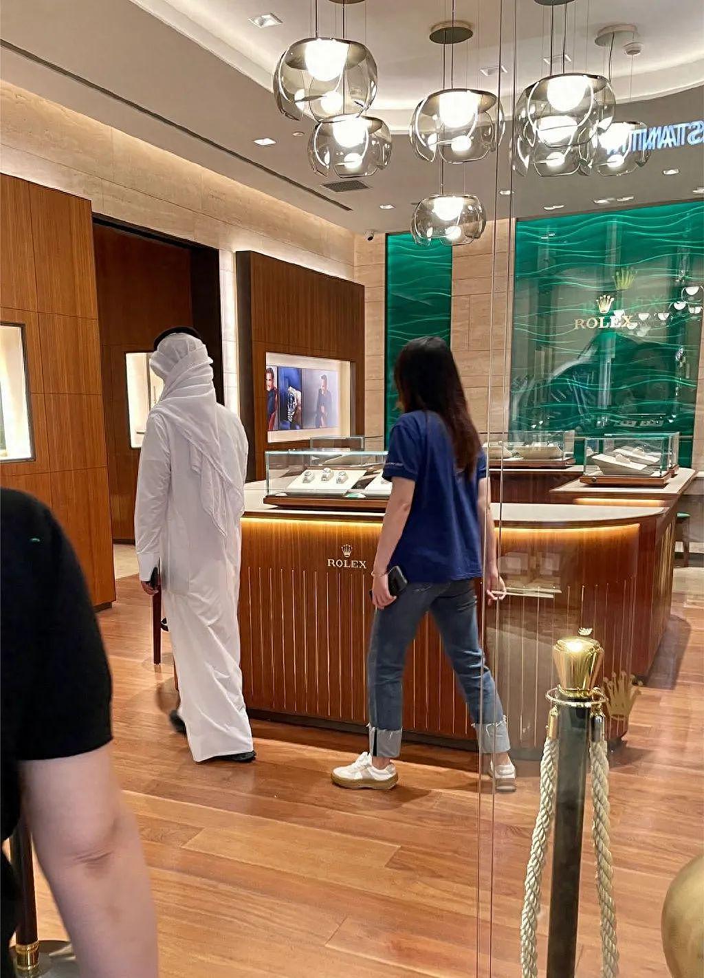 卡塔尔运动员杭州疯狂扫货，一个导购给 6 万小费，进店要求全包圆 - 6