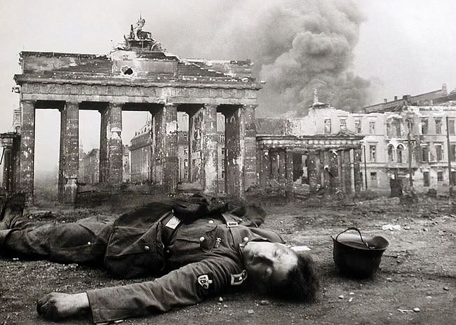英美法打起算盘，苏军伤亡30万人换一城，为何最后是苏联攻进柏林 - 4