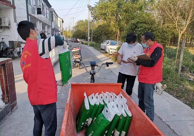 黄晓明驰援上海 捐赠 1100 桶食用油和 6716 斤面条等 - 3