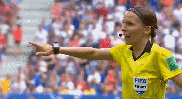 世界杯上最火辣的女人，C 罗内马尔都怕她 - 22
