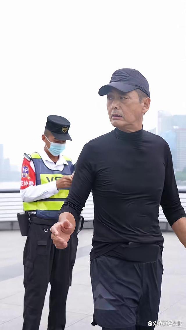 周润发在上海跑步 网友：许文强重回上海滩 - 7