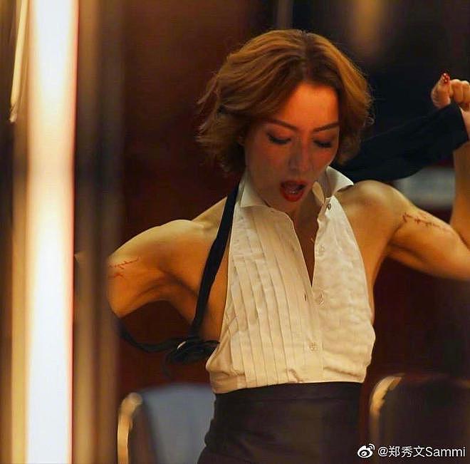 郑秀文演唱会秀身材 穿露背装手臂肌肉线条明显 - 6