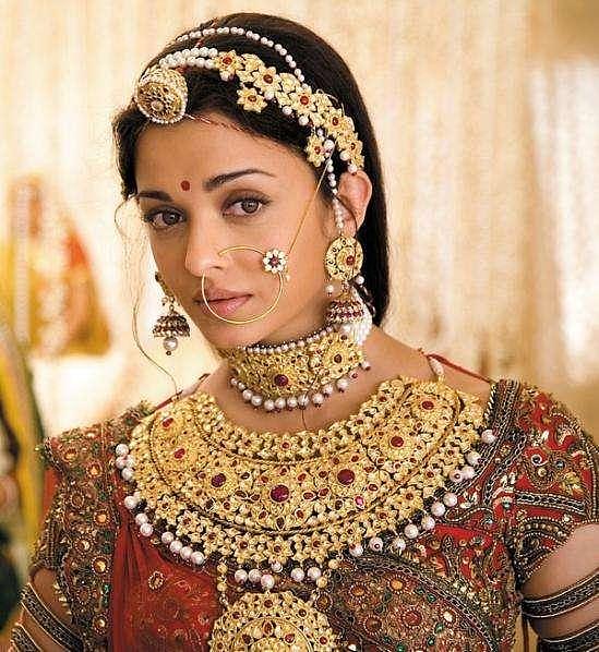 印度贵族美女：35岁带8子改嫁进王室，拆了王冠做项链，结局如何 - 1