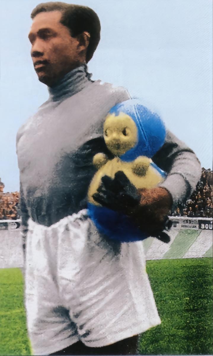 1938世界杯囧事：神秘之师12人上场，有人怀抱惊悚娃娃 - 13
