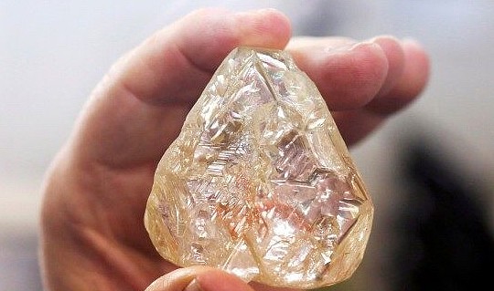 一牧师挖到709克拉的一颗钻石，价值4亿元，却直接捐给了国家 - 3