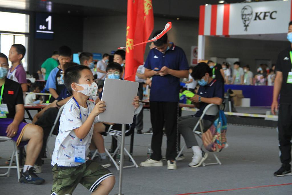 388 名选手举行“空中较量”，湖南青少年航空航天模型公开赛开赛 - 4