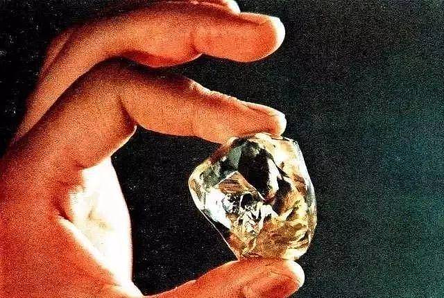 43年前，农村姑娘捡到价值10亿钻石，上交国家后她过得怎样？ - 4