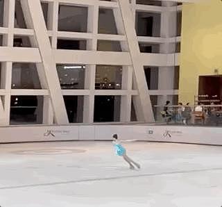 李小鹏 11 岁女儿参加花滑比赛 奥莉摔倒后找回状态 - 8