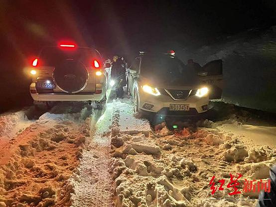 成都游客遇暴风雪被困巴朗山垭口，23 人救援队深夜雪地营救 - 1