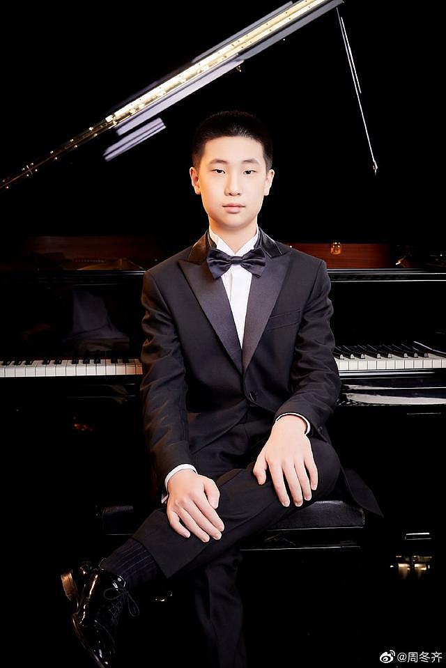 林永健儿子参加钢琴比赛 林大竣长高变瘦不少 - 9