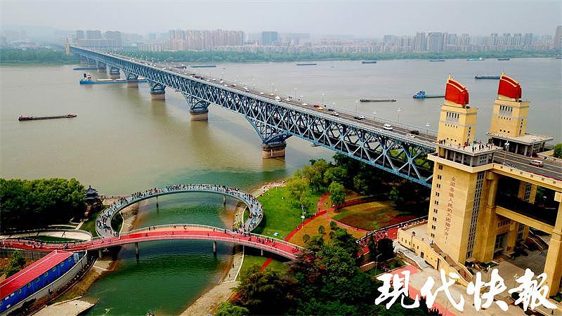 图集丨五一吸睛处！亲水“项链”上看长江大桥，燕雀湖畔看天鹅宝宝 - 2