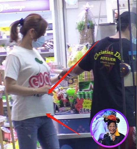 宋小宝携二婚娇妻逛超市，女方小腹突出疑怀孕，穿 3000 一件 T 恤 - 5