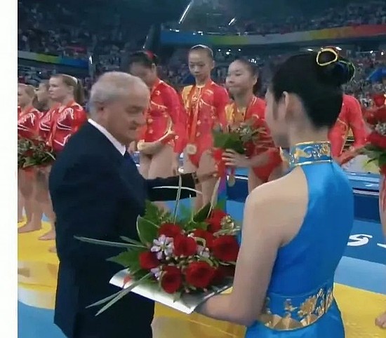 2008年北京奥运会颁奖礼仪服饰上的腰带 来源/央视视频