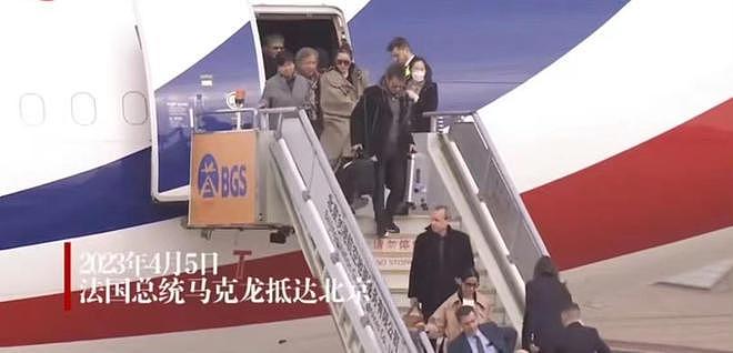 巩俐夫妇坐法总统专机回国，看黄渤与马克龙握手互动 - 2