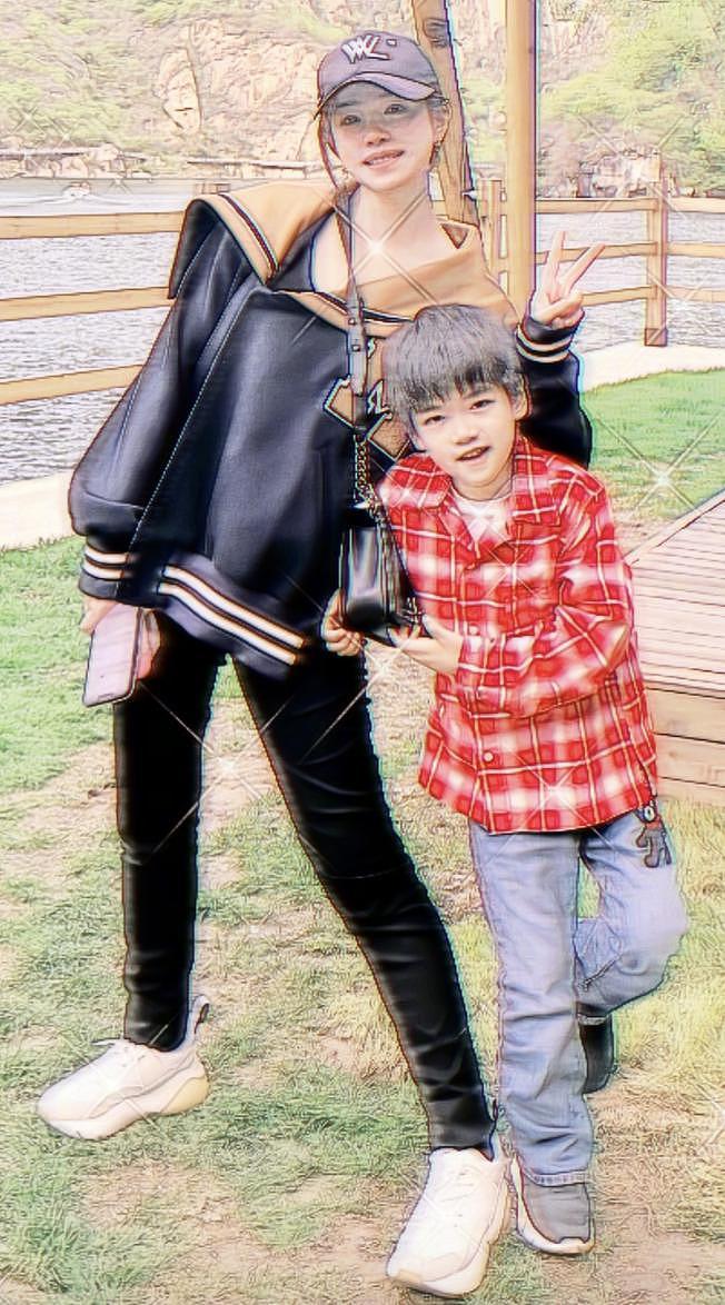 陈妍希带儿子瑞士度假，6 岁小星星玩滑车和陈晓如复制粘贴 - 12