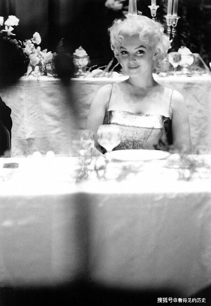 老照片 世界著名摄影师街头下的美国影星玛丽莲·梦露 - 15