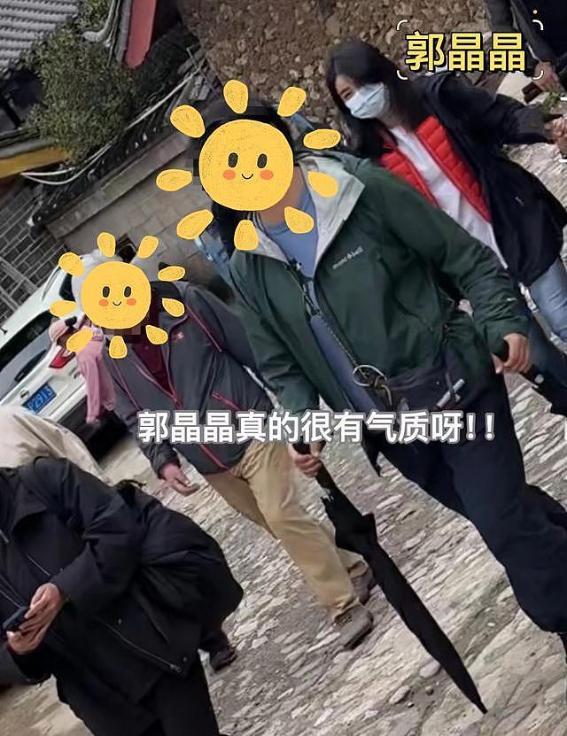 郭晶晶夫妇牵2个女儿游丽江，霍启刚母亲和郭妈妈一路同行好和睦 - 7