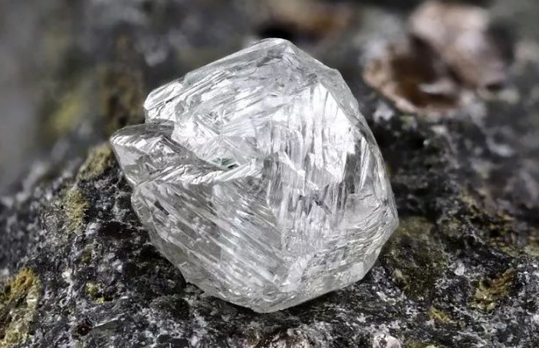 山东姑娘于1977年捡到特大钻石，足有158克拉，它是怎么形成的？ - 7