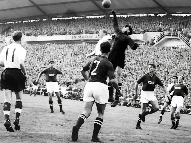 1958世界杯囧事：巴西为夺冠请来神秘人，球员被疯狂拔牙 - 23