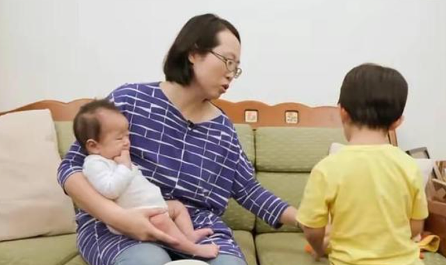 台湾夫妻10年生6娃，老三夭折老六浴缸出生，计划继续生老七 - 12