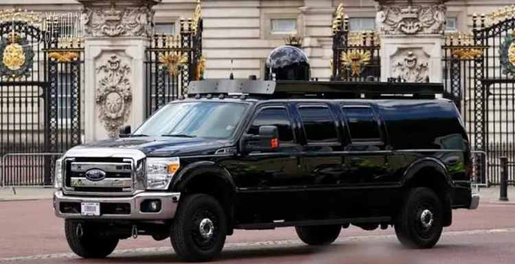 美国总统车队“走雀”通信指挥车，就安装有一套寻呼台，作为极端情况下的最后通信保障