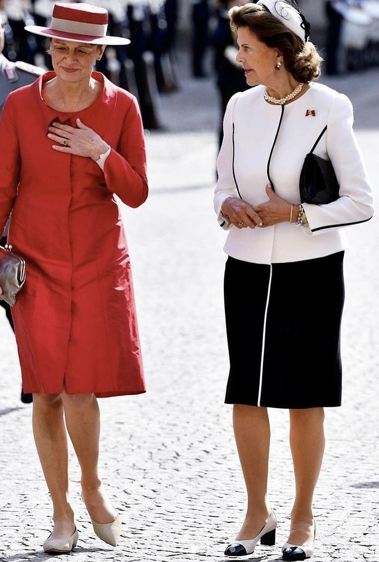 瑞典王室接待德国总统，77岁王后戴200年祖传皇冠出席，惊艳众人 - 2