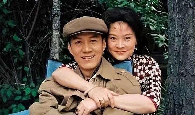 冯远征为妻子庆 68 岁生日，表情甜蜜好恩爱，王茜华惊喜现身 - 8