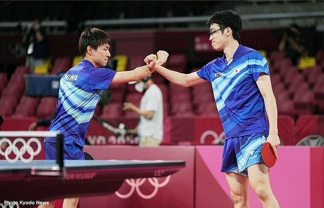 乒乓球男团双左建功日本进8强 中国女团对新加坡 - 1