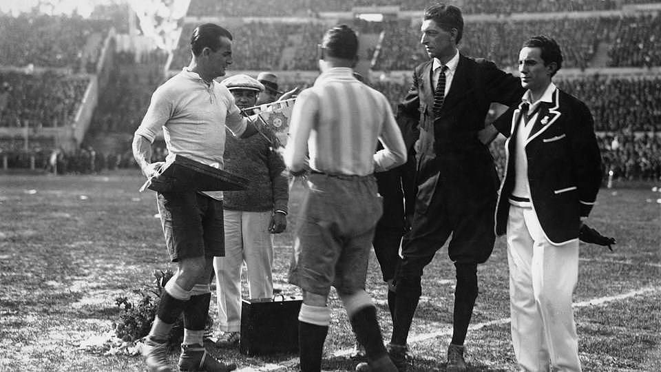 1930世界杯囧事：穿西装戴领带执法决赛的裁判，会诡异邪术 - 15