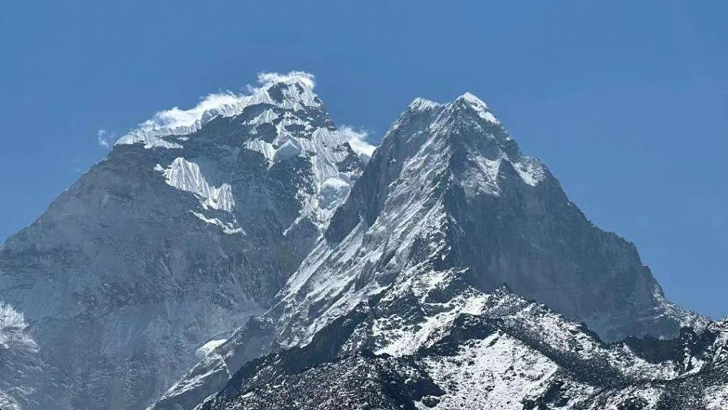 梦想就在巅峰之上，湖南省登山队抵达海拔 4317 米的丁波切 - 3