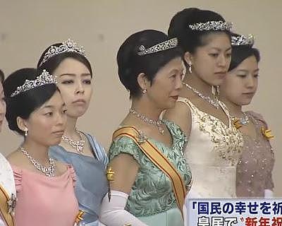 同是姐妹俩，真子佳子的王冠向纪子看齐，而绚子典子的各有特色 - 13