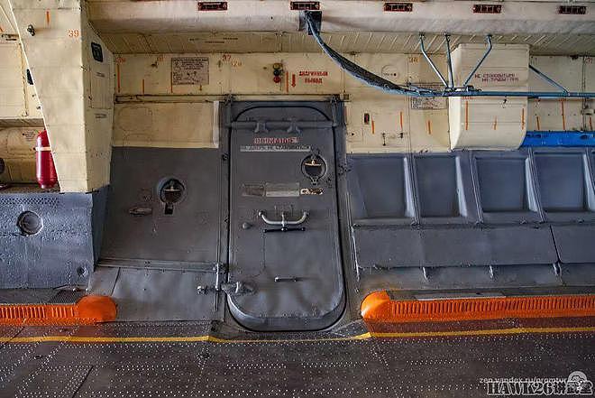 钻进安-22重型运输机 世界最大的螺旋桨飞机 驾驶舱内部非常简陋 - 7