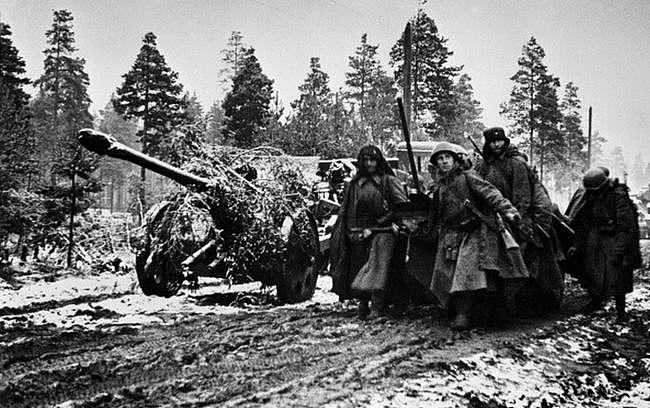 古德里安眼的莫斯科战役，严寒和飞雪同至，德军在饥寒交迫中挣扎 - 3