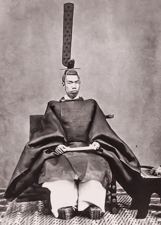 最初是傀儡的明治天皇，日后独揽朝政大权，却把日本带向了不归路 - 1